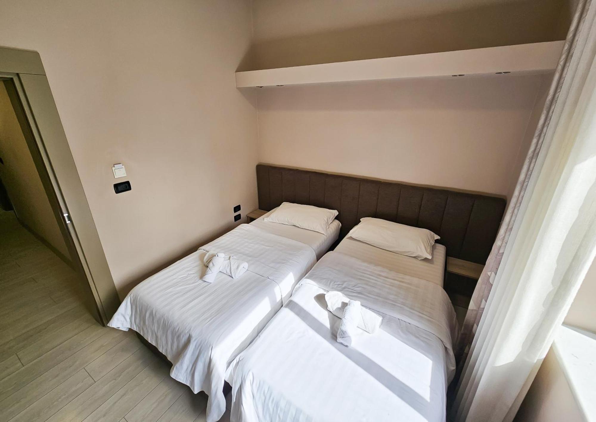 טיראנה Sunflower Twin Room מראה חיצוני תמונה